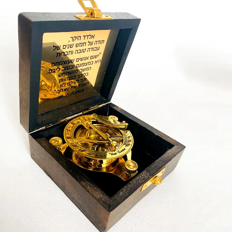 מצפן בקופסת עץ עם מסר מרגש מתנה מיוחדת