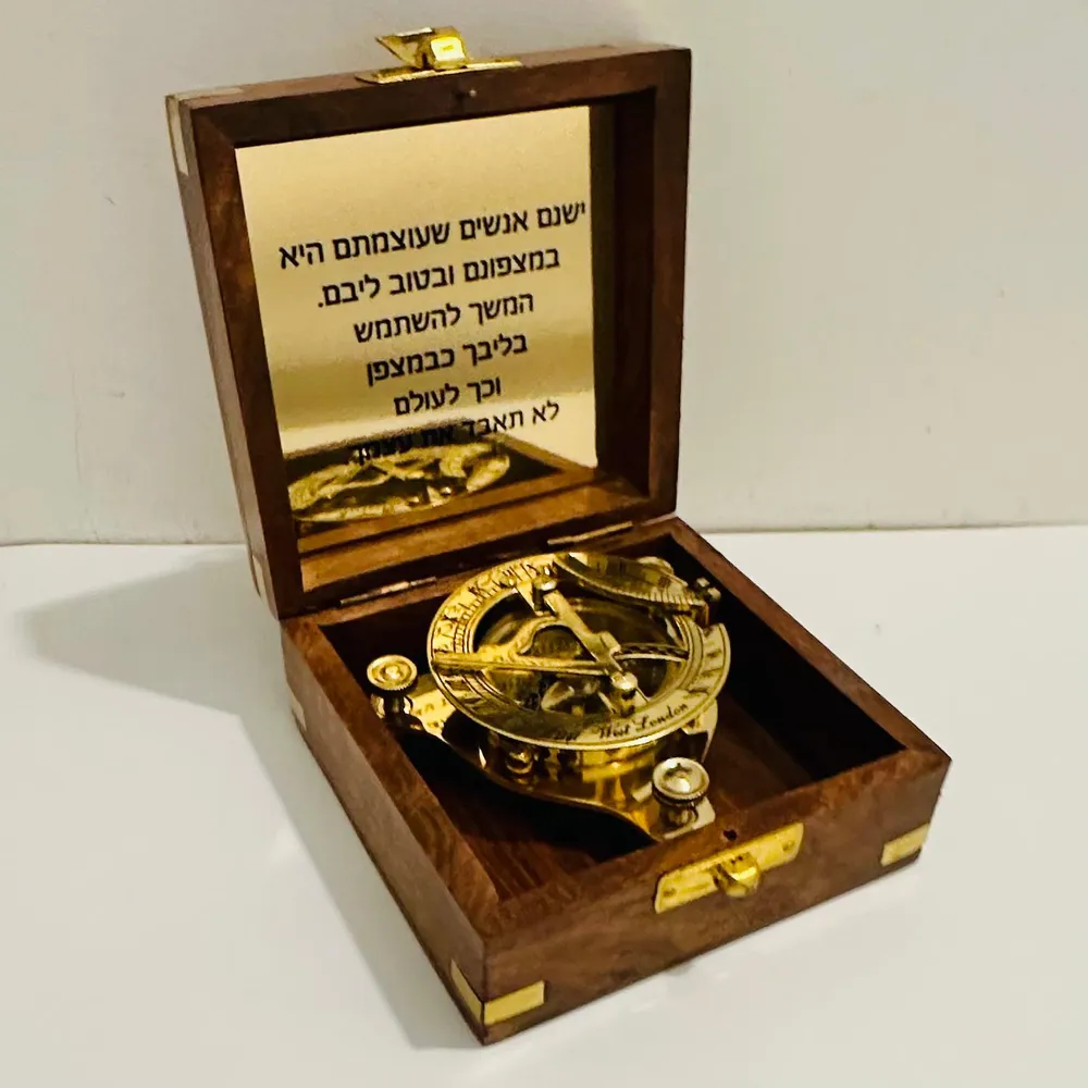 מצפן בקופסת עץ עם מסר מרגש מתנה מיוחדת