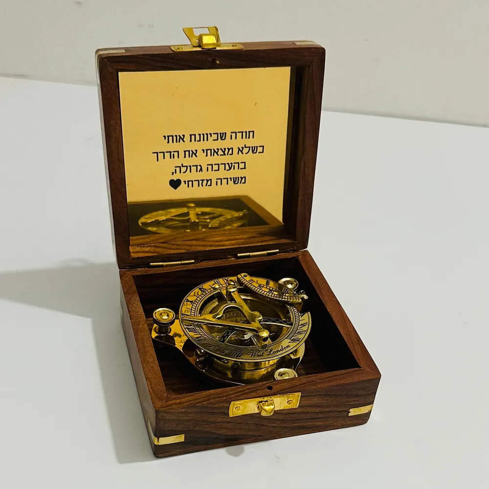 מצפן בקופסת עץ עם מסר מרגש מתנה מיוחדת